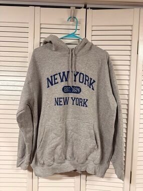 Gray 'New York' Pullover Hoodie with Blue Print